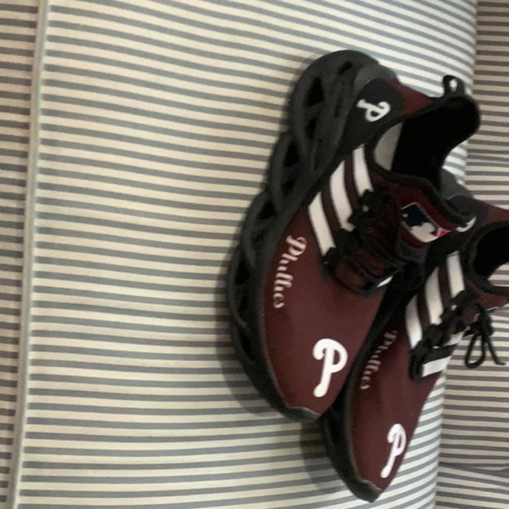 Philadelphia Phillies new mlb sneakers size 7